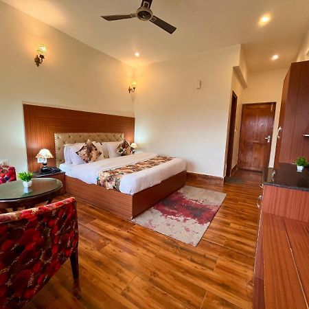 Hotel Kempty - A Boutique Hotel, ムスーリー エクステリア 写真