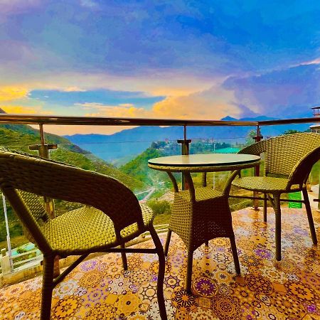 Hotel Kempty - A Boutique Hotel, ムスーリー エクステリア 写真