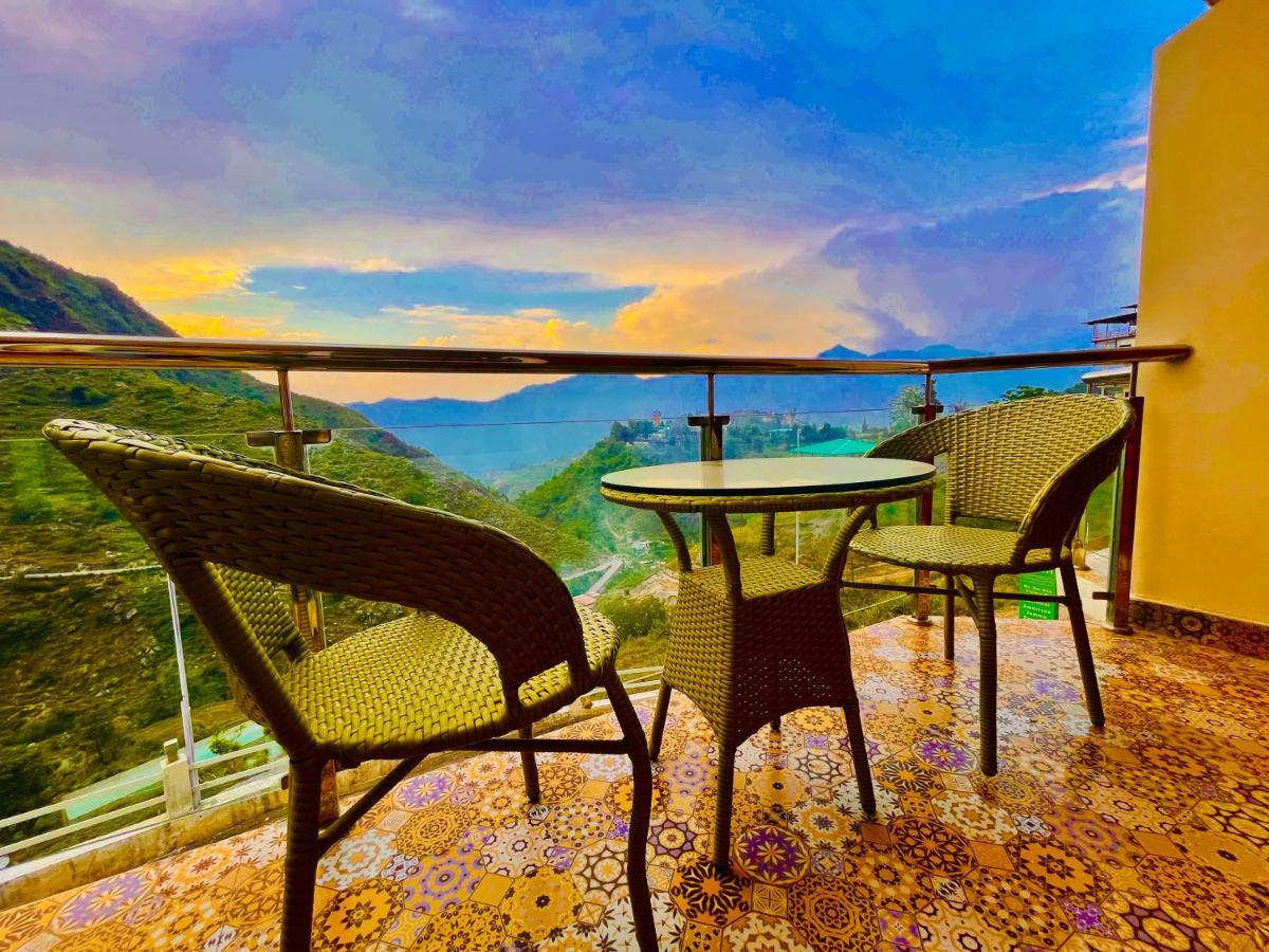 Hotel Kempty - A Boutique Hotel, ムスーリー エクステリア 写真