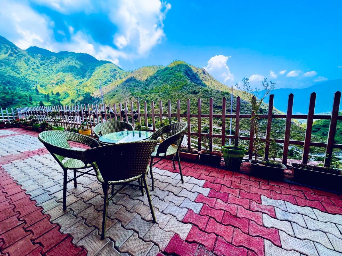 Hotel Kempty - A Boutique Hotel, ムスーリー エクステリア 写真