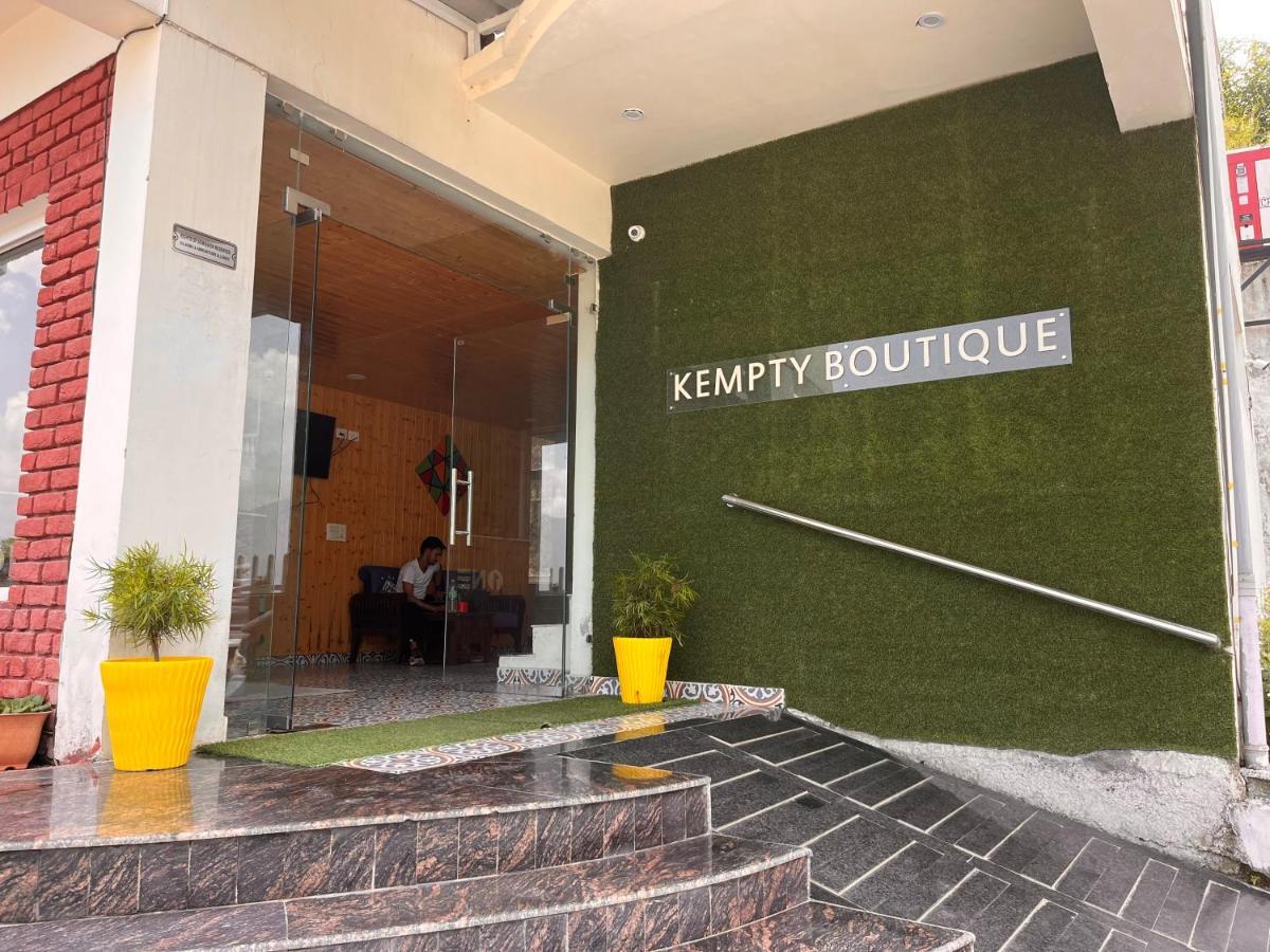Hotel Kempty - A Boutique Hotel, ムスーリー エクステリア 写真