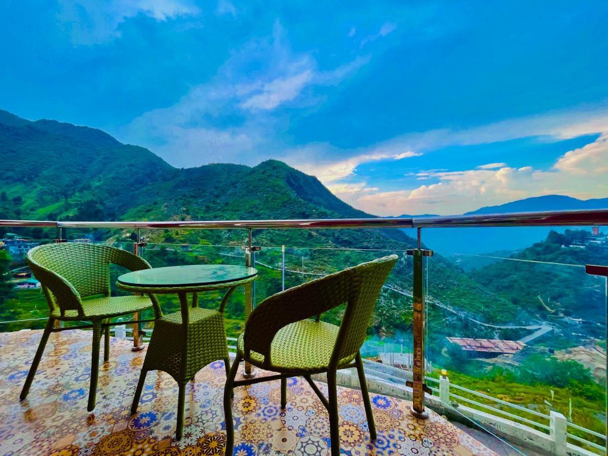 Hotel Kempty - A Boutique Hotel, ムスーリー エクステリア 写真