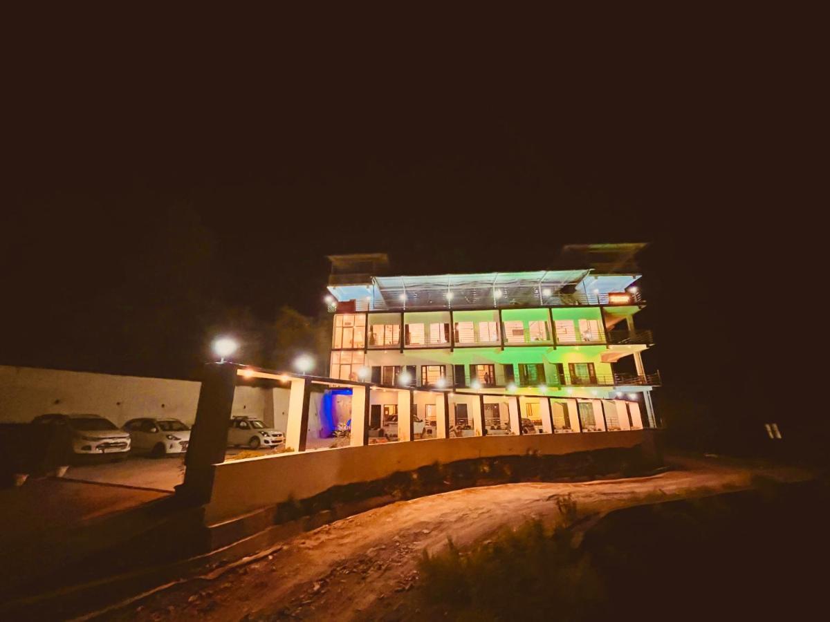Hotel Kempty - A Boutique Hotel, ムスーリー エクステリア 写真