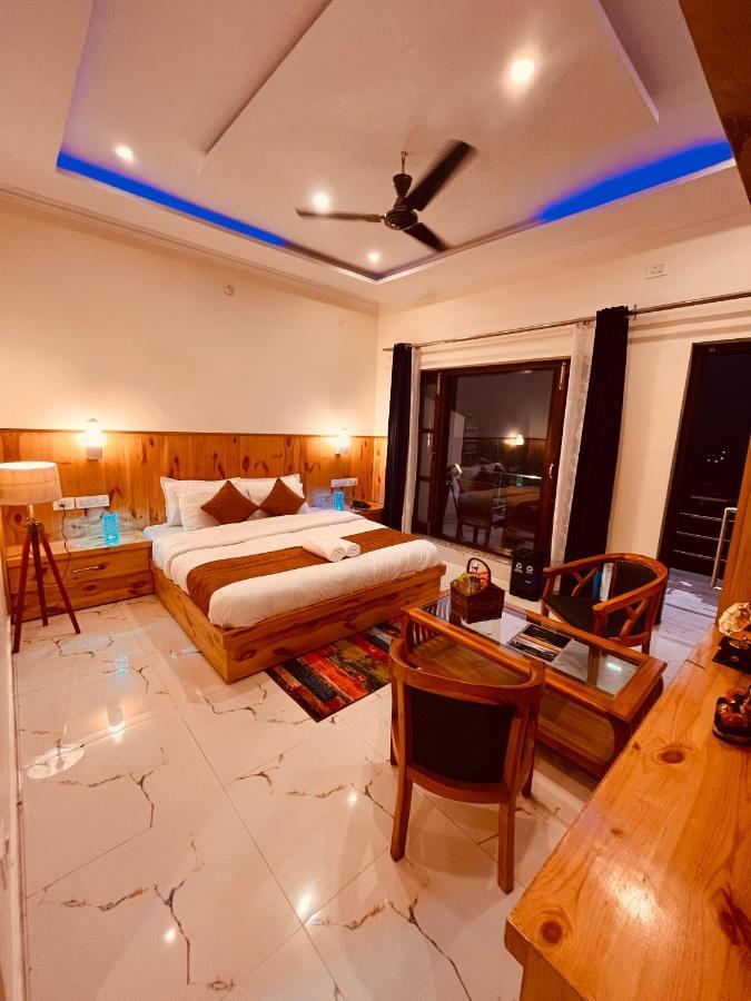 Hotel Kempty - A Boutique Hotel, ムスーリー エクステリア 写真